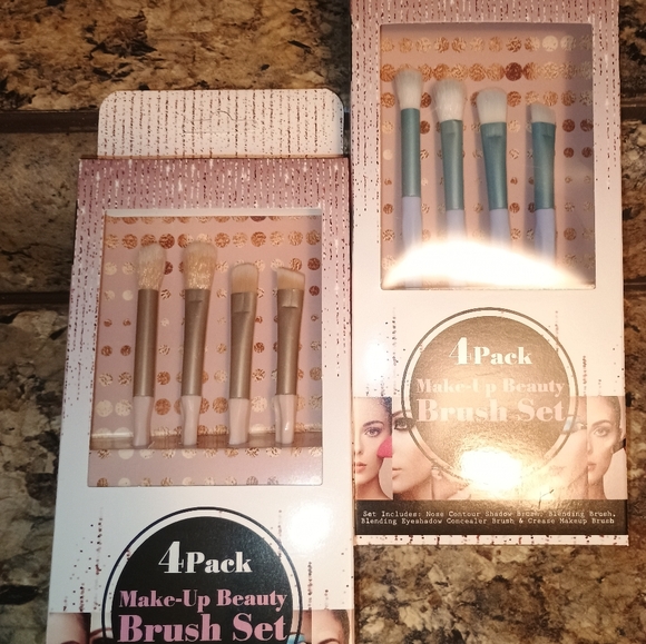 4-Pack Make-Up Beauty Brush Sets One Pack Of Blue One Pack Of Pink New - Picture 2 of 6
